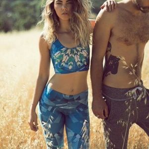 Teeki Lightning In a Bottle - Set - Leggings and Crop Top